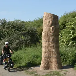 Nesting Tree, Amble Sculpture Trail, Rodney Harris